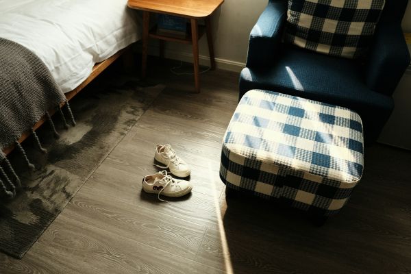 Achat de repose pied salon : choisir le bon style