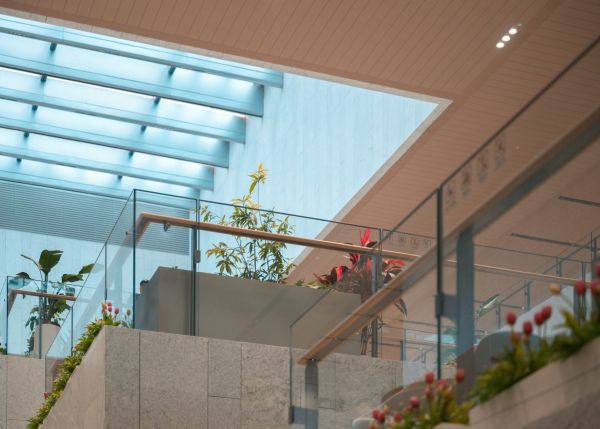 Gamme innovante de profil pour garde-corps verre : sécurité et esthétique pour votre intérieur