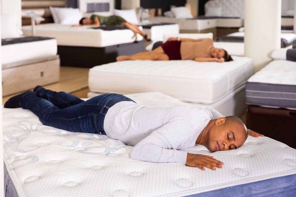 Les différences entre un matelas souple et un matelas ferme pour lit électrique